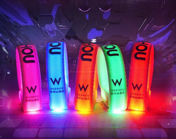 Sound-Activated LED Fabric Wristband – Custom Glowing Luminous Event Bracelets for Festivals, Concerts & Parties